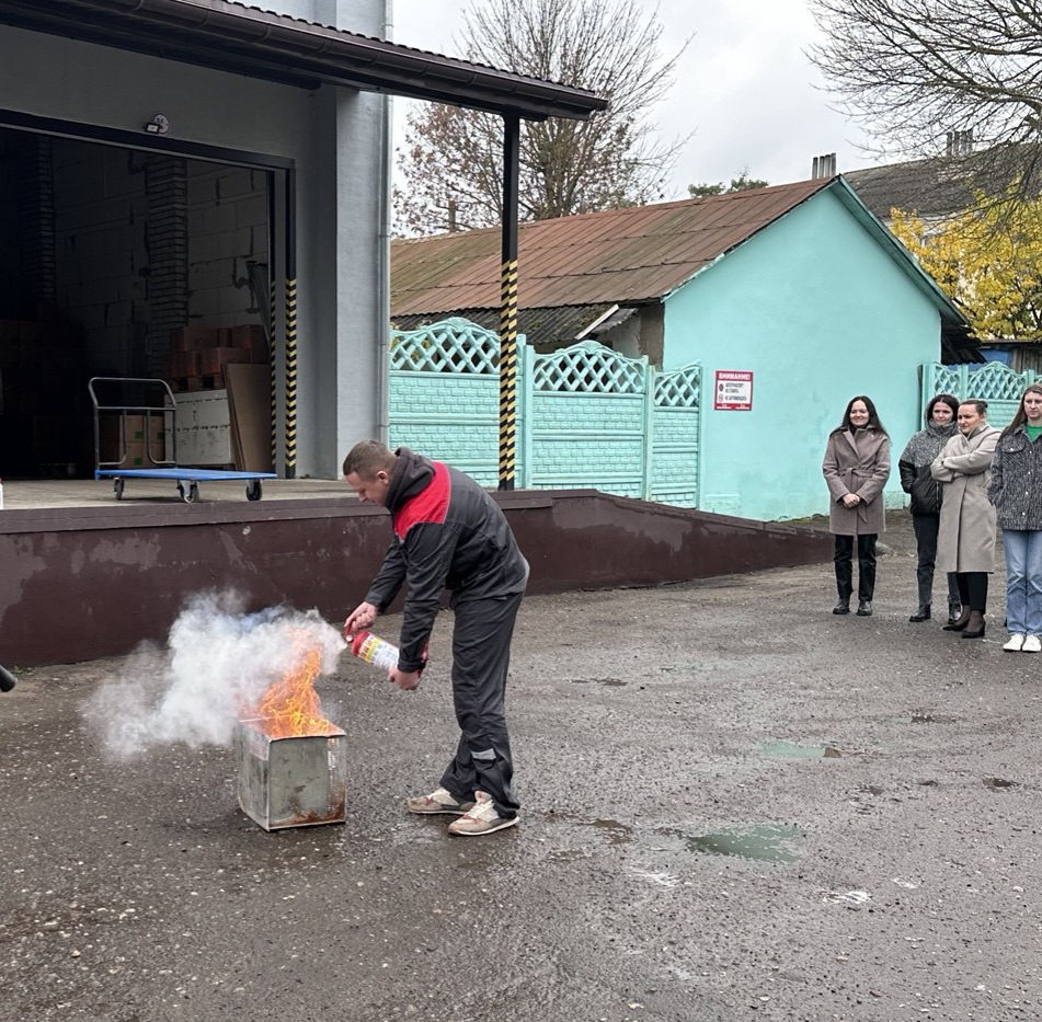 Тренировочное занятие по безопасной эвакуации сотрудников предприятия при пожаре